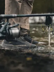 Korda Drykore Trainer Dark Kamo – 43 – 25K Vízálló Cipő