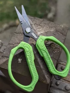 Katran Titanium Coated Fluo Scissors - Katran Olló Titán Bevonattal