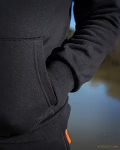 Guru Black Patch Hoodie Méret: M - Guru Kapucnis Horgász Pulóver