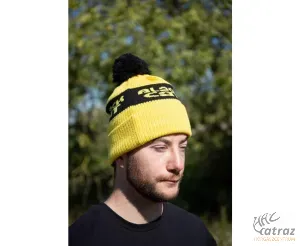 Black Cat Yellow Bobble Hat - Bojtos Téli Sapka