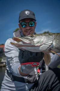 Fox Rage Landing Glove Left S-M – Biztonsági Halkiemelő Kesztyű