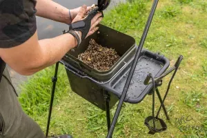 Avid Carp Bait Station Kit - Avid Carp Vödörtartó Állvány