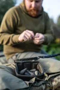 Korda Compac 100 Tackle Pouch Dark Camo - Korda Táska